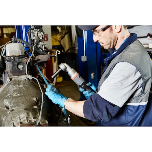 PROTO® TITANIUM SERIES ANGLE IMPACT WRENCHES United Airlines Application
