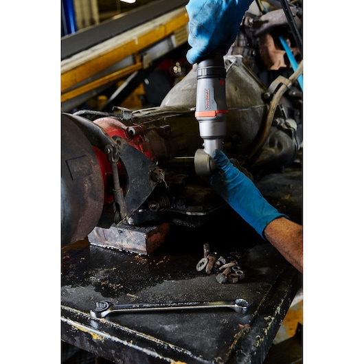 PROTO® TITANIUM SERIES ANGLE IMPACT WRENCHES United Airlines Application